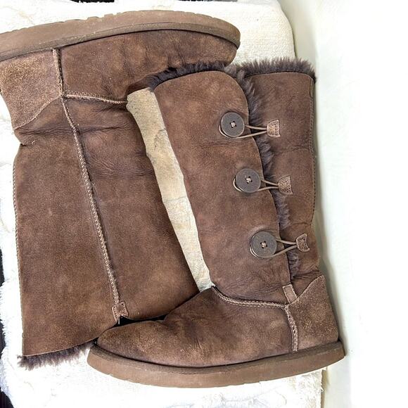 Uggs Tall Three Chocolate Button Boots size 9 - Picture 4 of 11